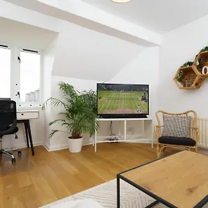 https://lovely-apartment-in-victoria-park-village.brighton-hotels-england.com