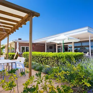 3 Estrellas 2*, Gavà Spanje